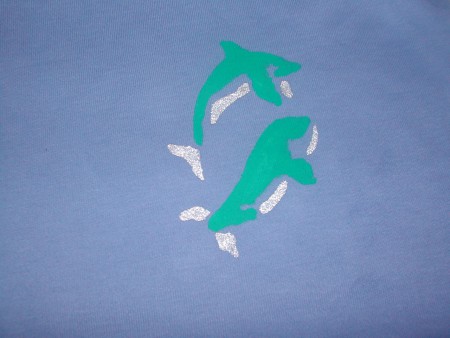 ca cest mon premier motif avec de la peinture sur tissus  avec pochoir biensur 